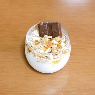 簡単⭐チョコとナッツいりヨーグルト